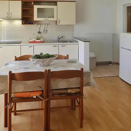 Pink In Only 200 M From The Sea Appartement Starigrad Paklenica