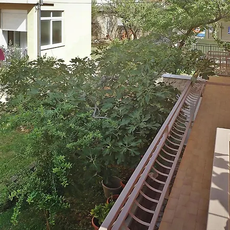Pink In Only 200 M From The Sea Apartment Starigrad Paklenica