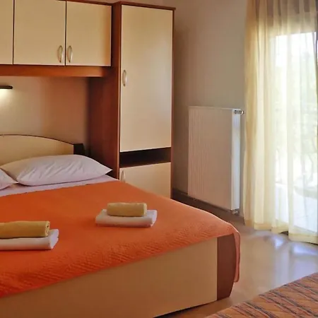 Pink In Only 200 M From The Sea Apartment Starigrad Paklenica