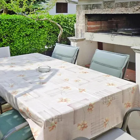 Pink In Only 200 M From The Sea Starigrad Paklenica
