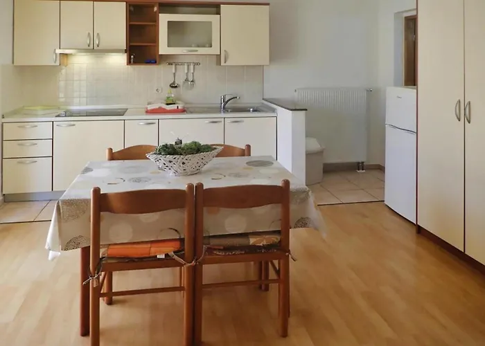 Apartamento Pink In Only 200 M From The Sea Starigrad Paklenica