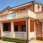 Pink In Only 200 M From The Sea *
