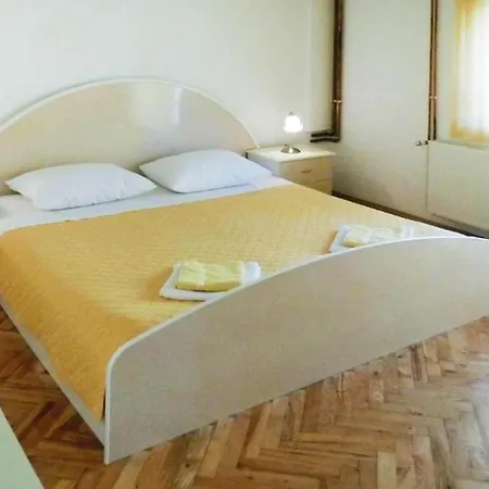 Pink In Only 200 M From The Sea Appartement Starigrad Paklenica