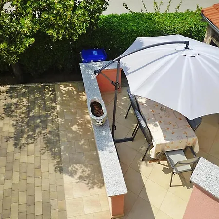 Appartement Pink In Only 200 M From The Sea Starigrad Paklenica