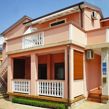 Pink In Only 200 M From The Sea *