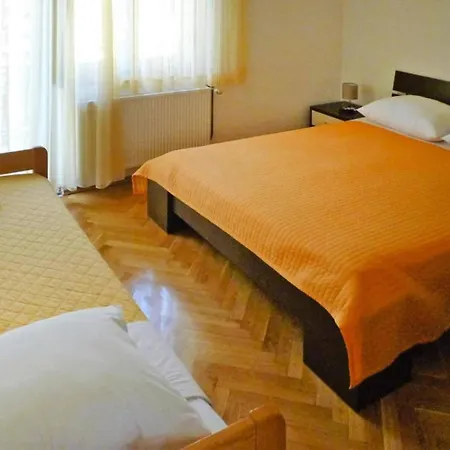 Pink In Only 200 M From The Sea Appartement Starigrad Paklenica