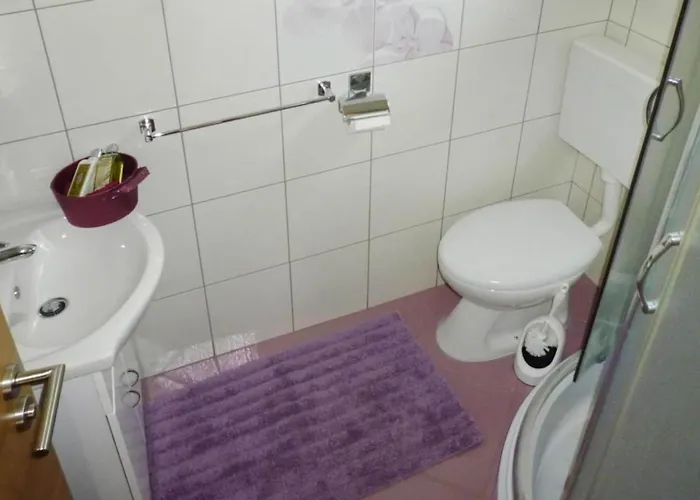 Pink In Only 200 M From The Sea ستاريغغاد باكلينتسا